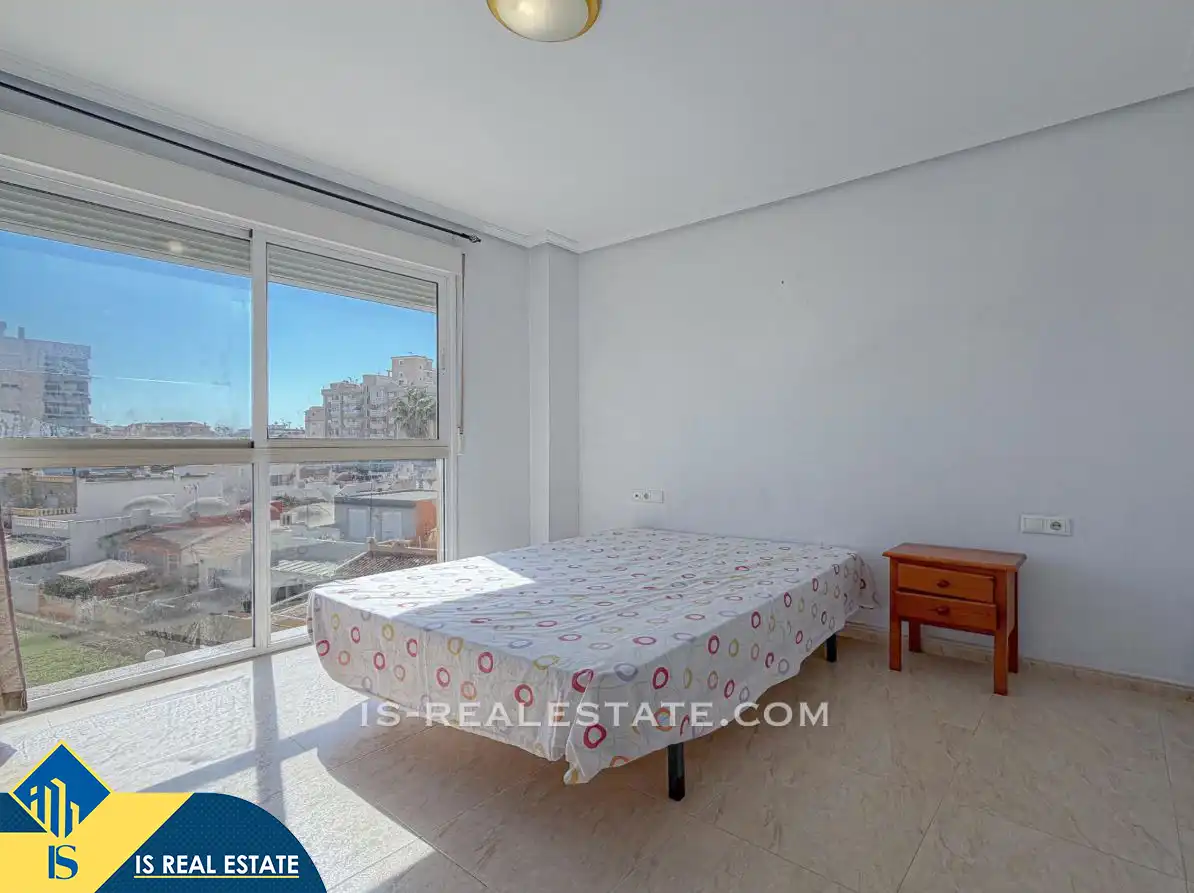 Dormitori de Apartament en venda en Torrevieja amb Calefacció, Moblat i Forn