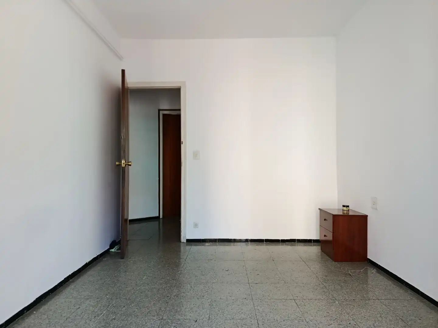Wohnung zum Verkauf in Girona mit Heizung, Terrasse und Balkon