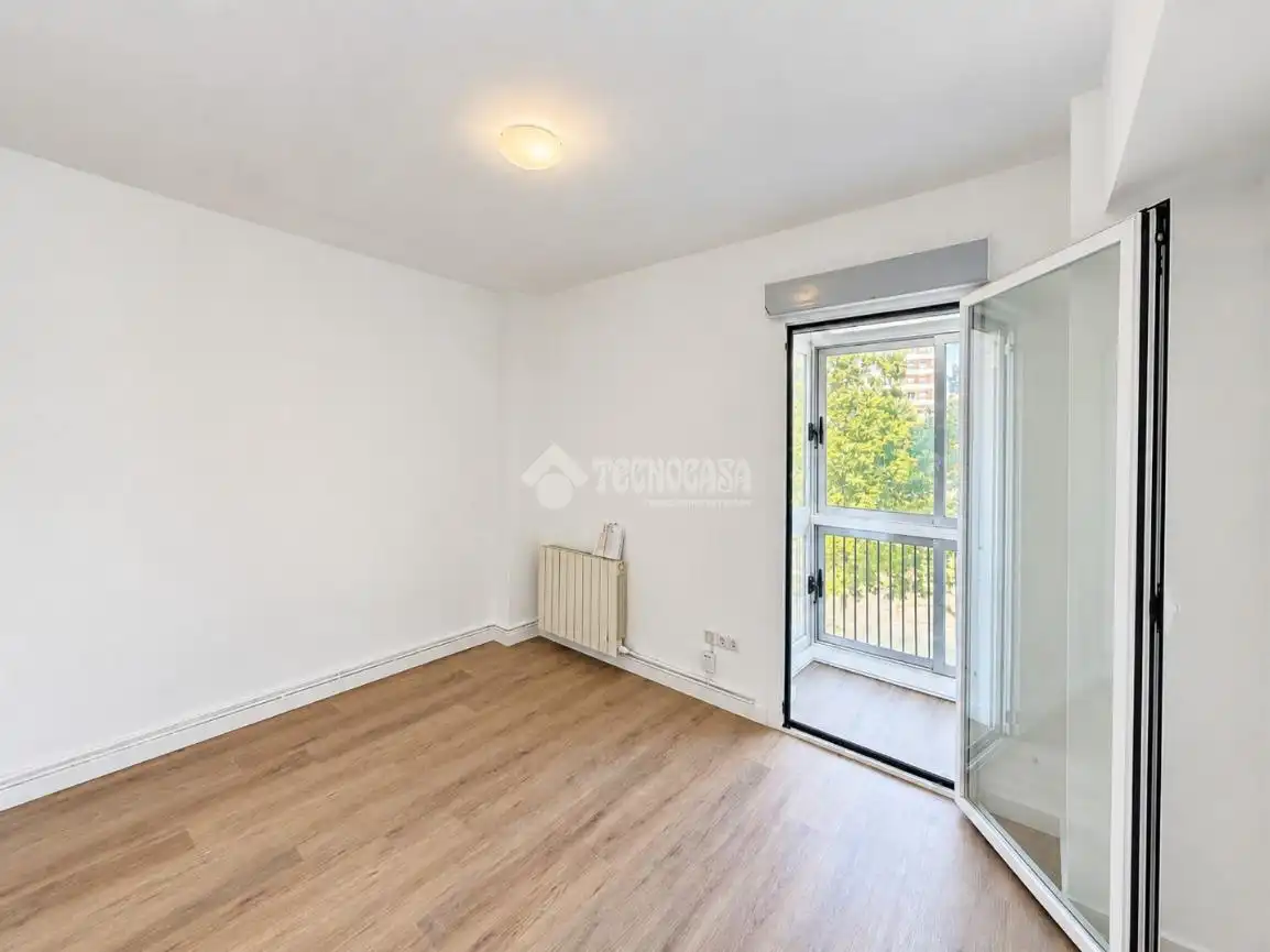 Bedroom of Flat for sale in Fuencarral - El Pardo