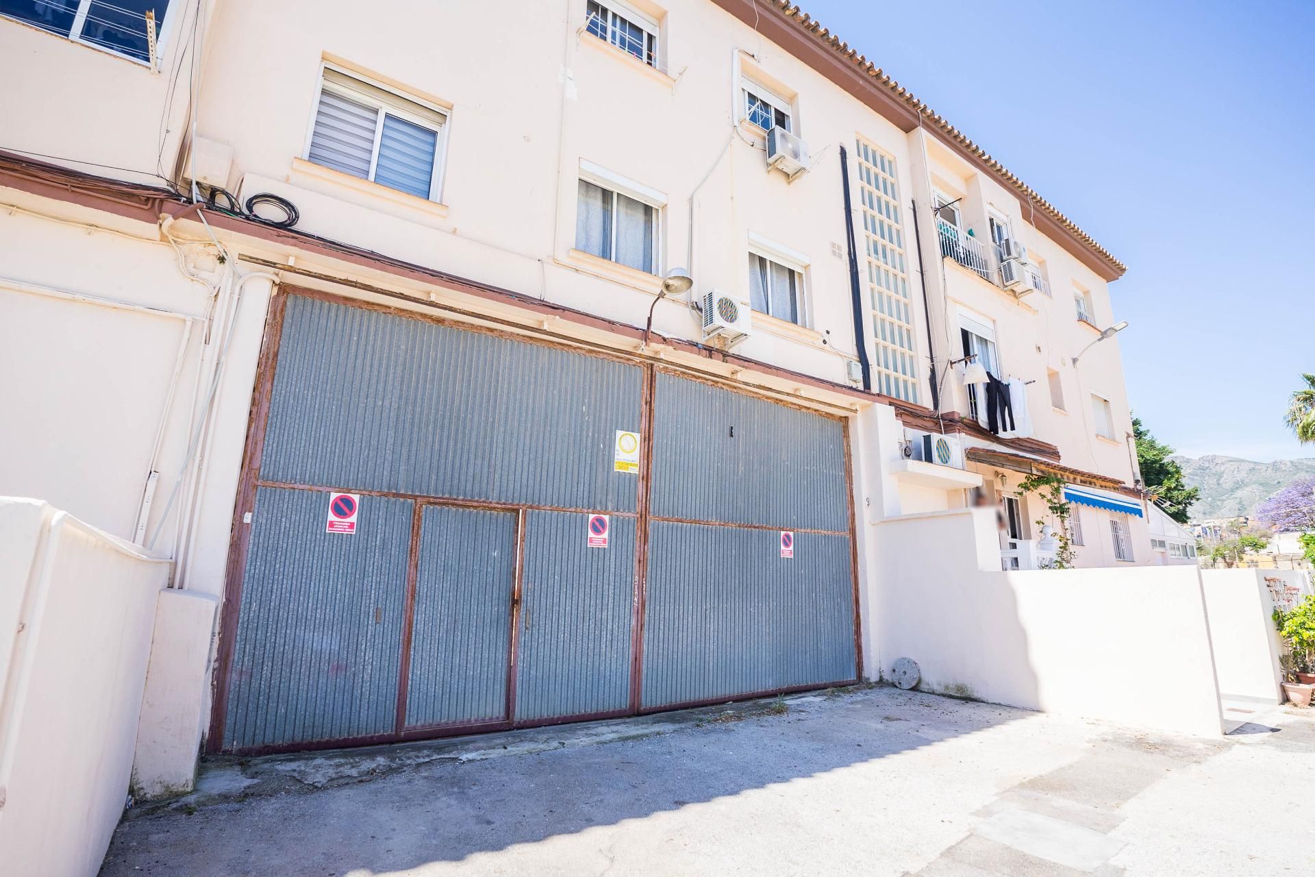 Vista exterior de Nau industrial en venda en Torremolinos