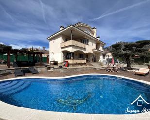 Vista exterior de Casa o xalet en venda en Collbató amb Aire condicionat, Terrassa i Piscina