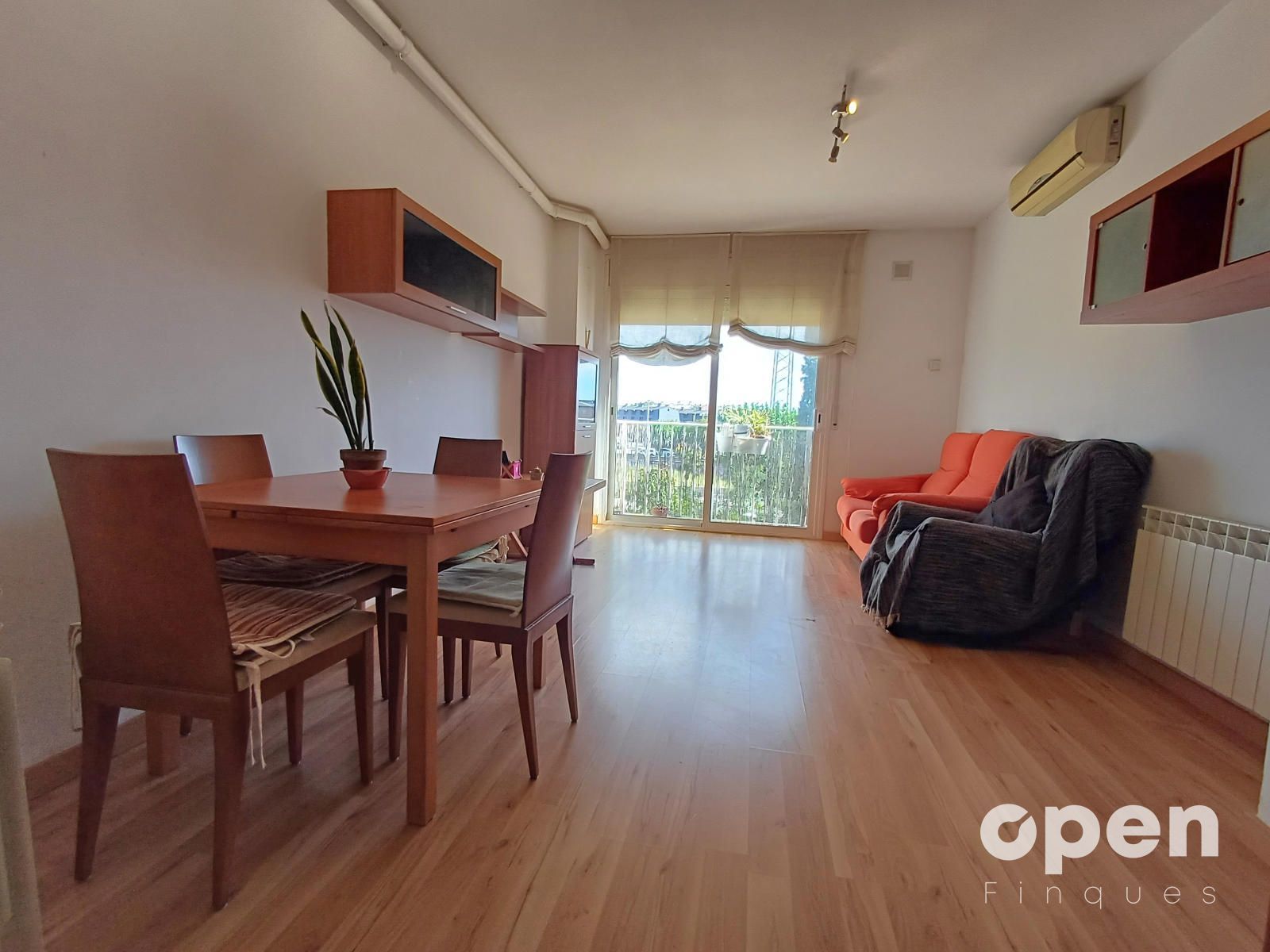 Sala d'estar de Pis en venda en Terrassa amb Aire condicionat, Calefacció i Parquet