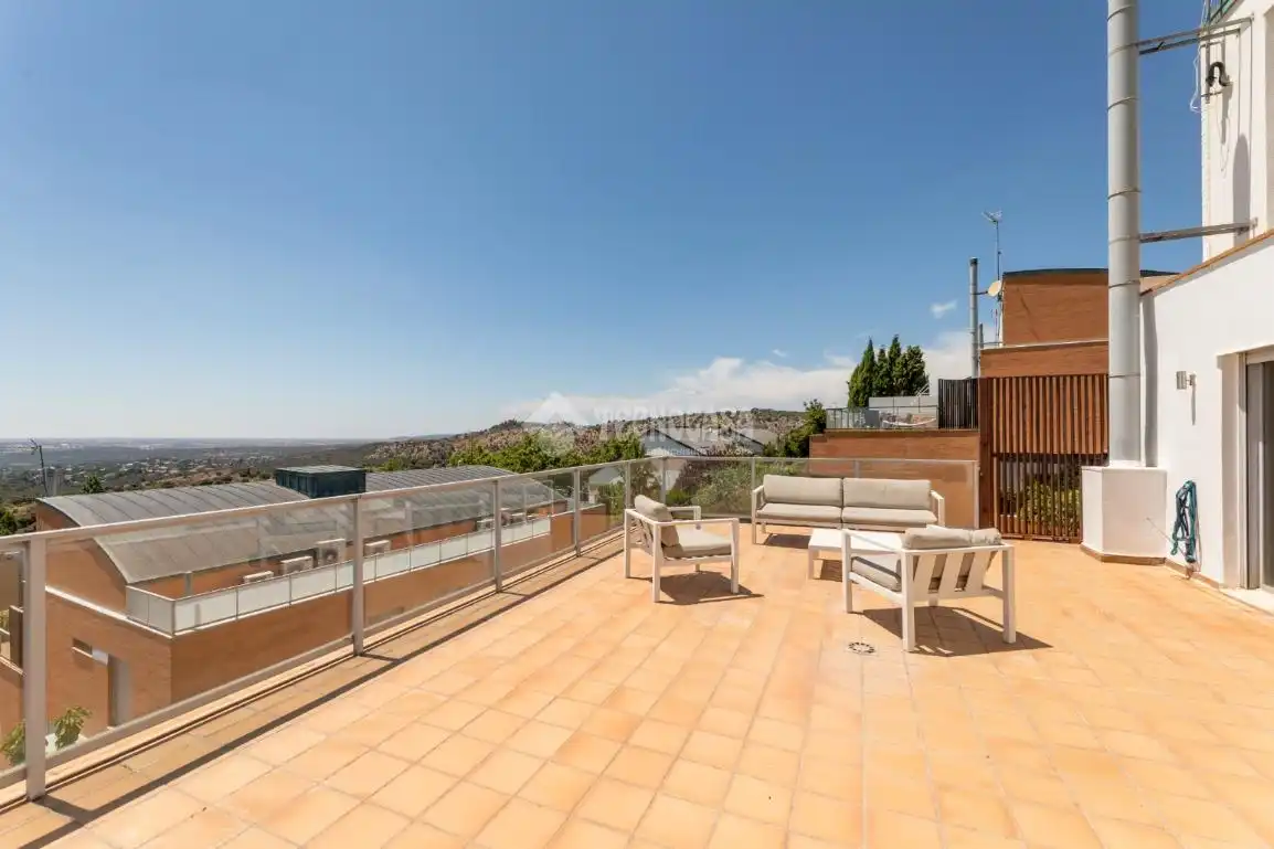 Terrasse von Einfamilien-Reihenhaus zum Verkauf in Torrelodones mit Klimaanlage, Heizung und Terrasse