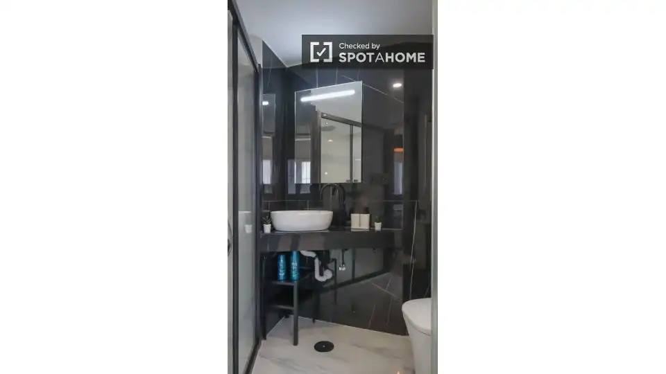 Room in Entrevías