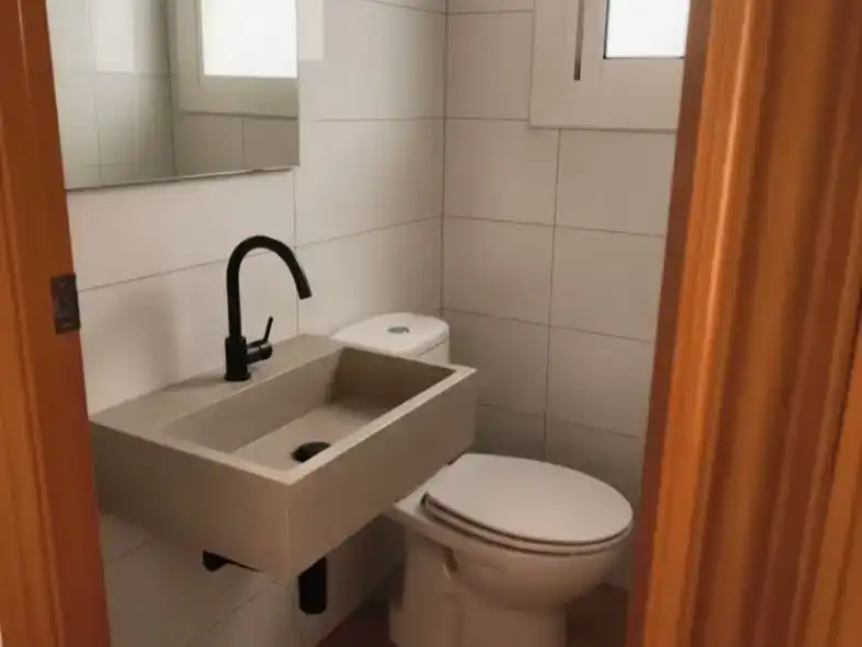 Bany de Pis en venda en Sant Feliu de Llobregat amb Aire condicionat, Terrassa i Balcó