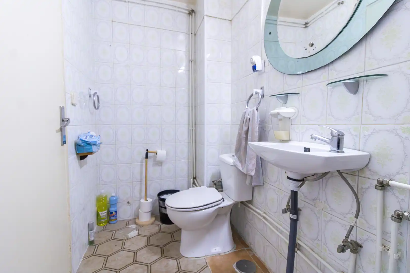 Bathroom of Flat for sale in Sevilla  with Air Conditioner, Heating and Furnished