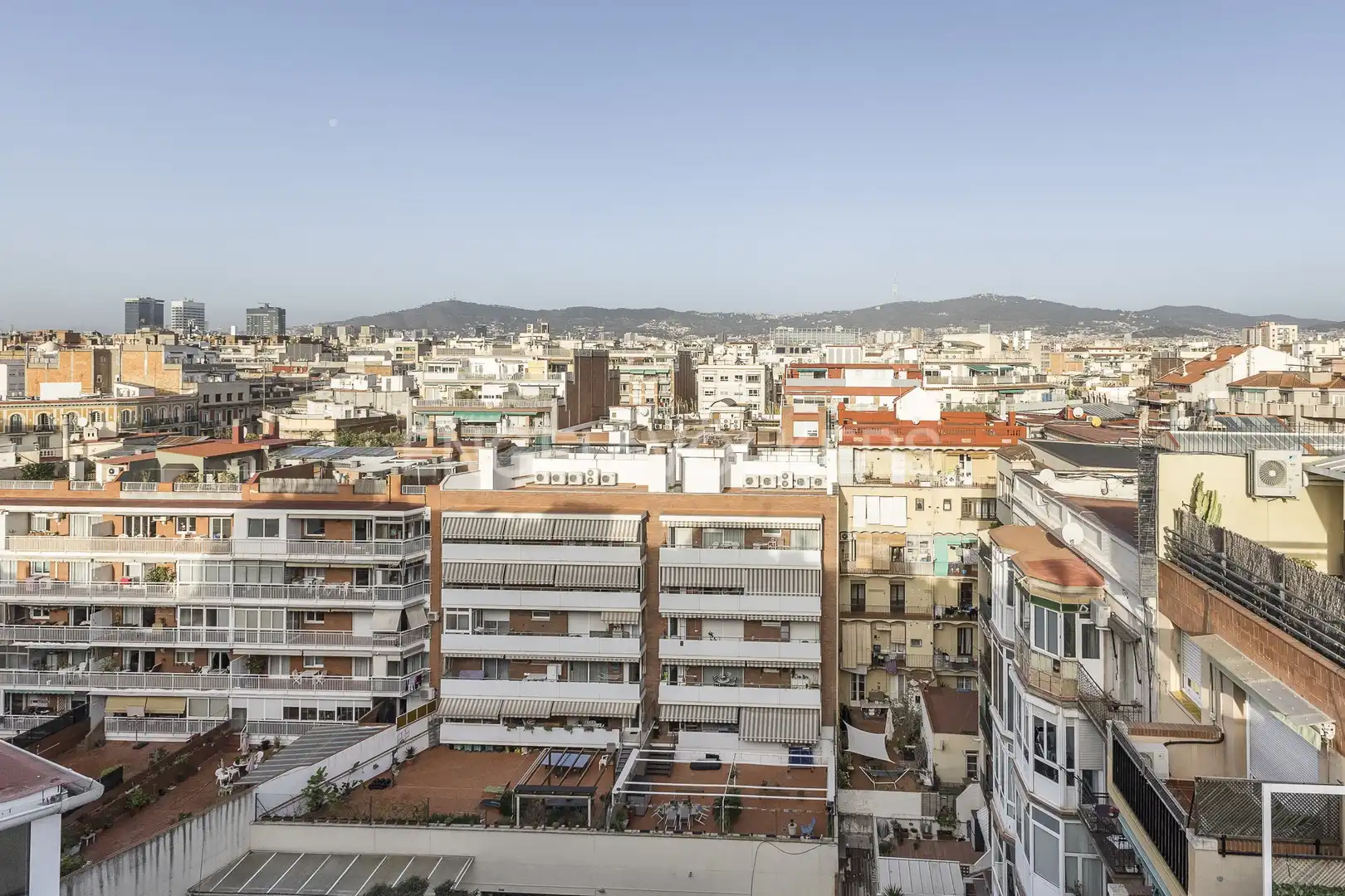 Vista exterior de Ático de alquiler en Eixample