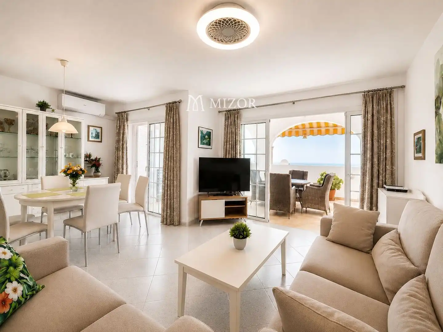 Wohnzimmer von Dachboden zum Verkauf in Adeje mit Klimaanlage, Terrasse und Schwimmbad