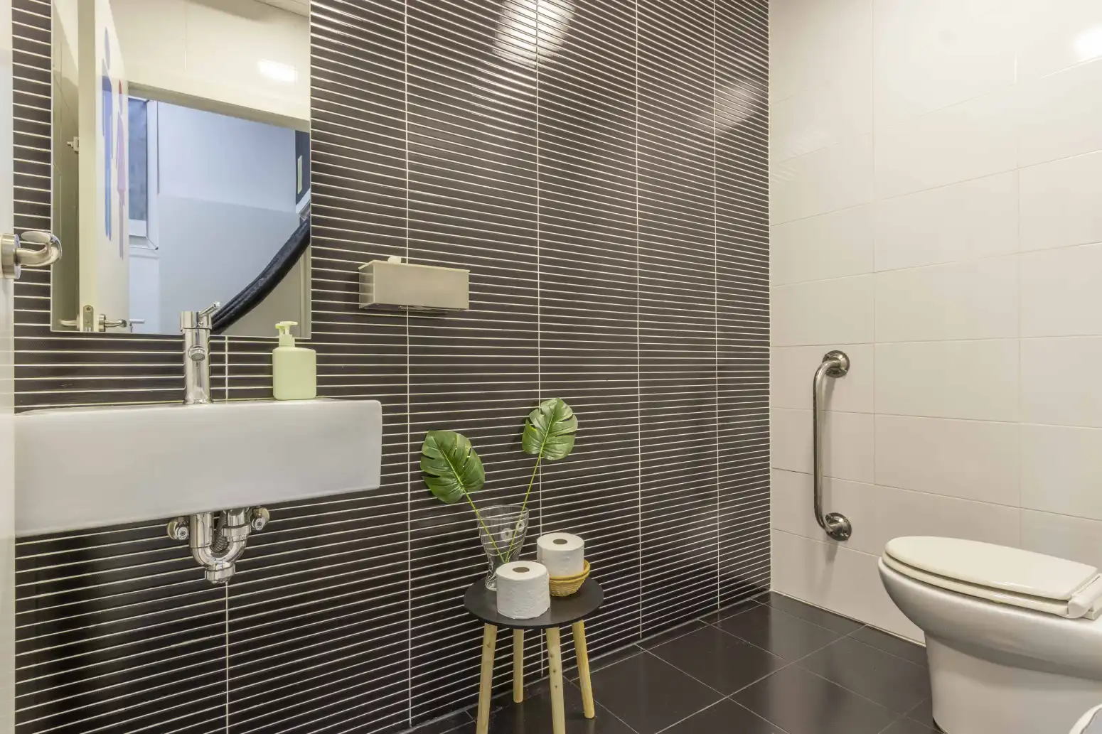 Badezimmer von Geschaftsraum zum Verkauf in Valencia mit Klimaanlage
