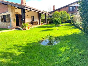 Villa con balcone in vendita a Barrio Sámano