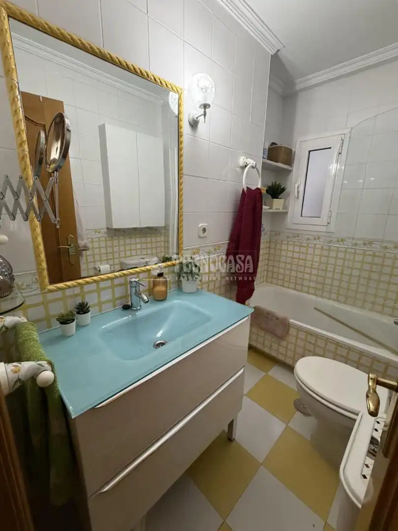 Bathroom of Flat for sale in Alcalá de Henares  with Air Conditioner and Terrace