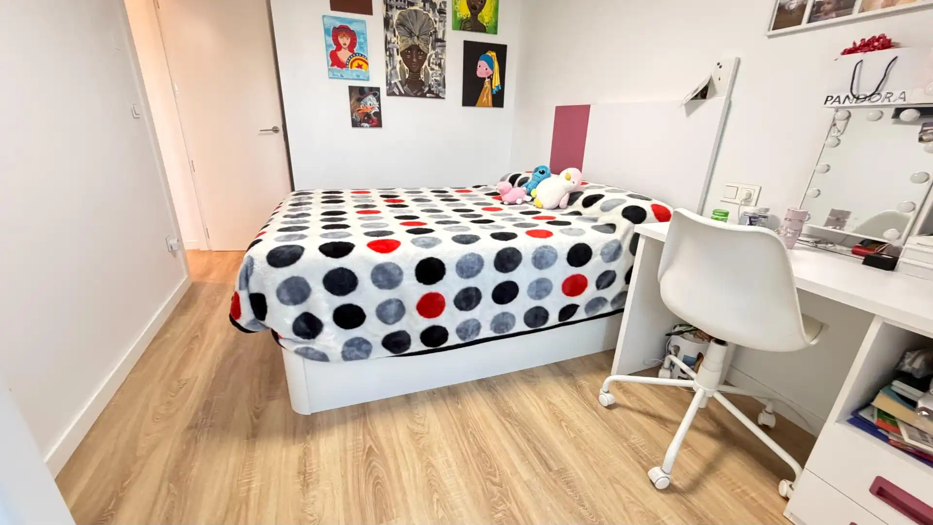 Schlafzimmer von Dachboden zum Verkauf in Elche / Elx mit Heizung, Terrasse und Abstellraum