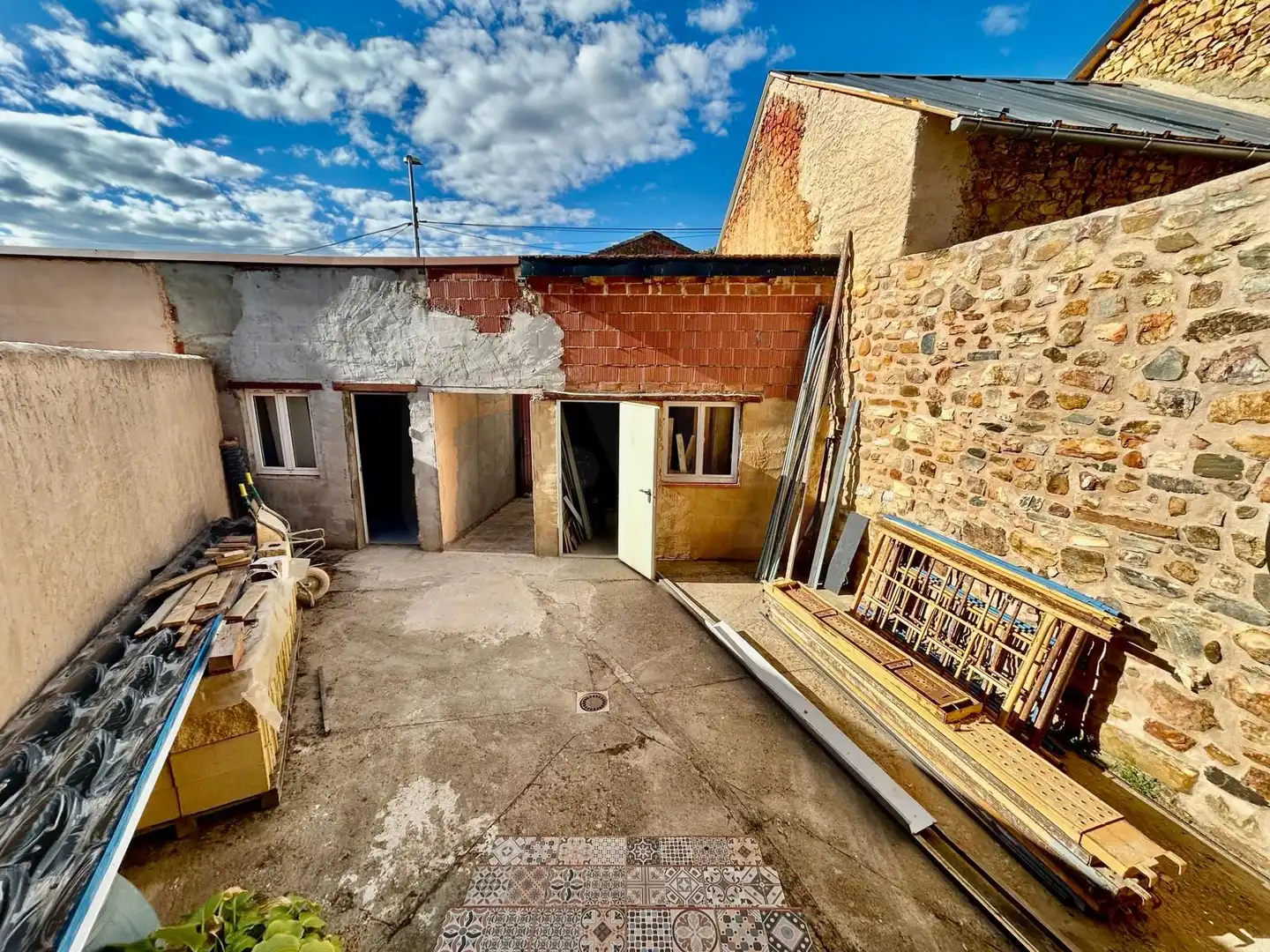 Vista exterior de Casa o xalet en venda en Castrocontrigo amb Terrassa