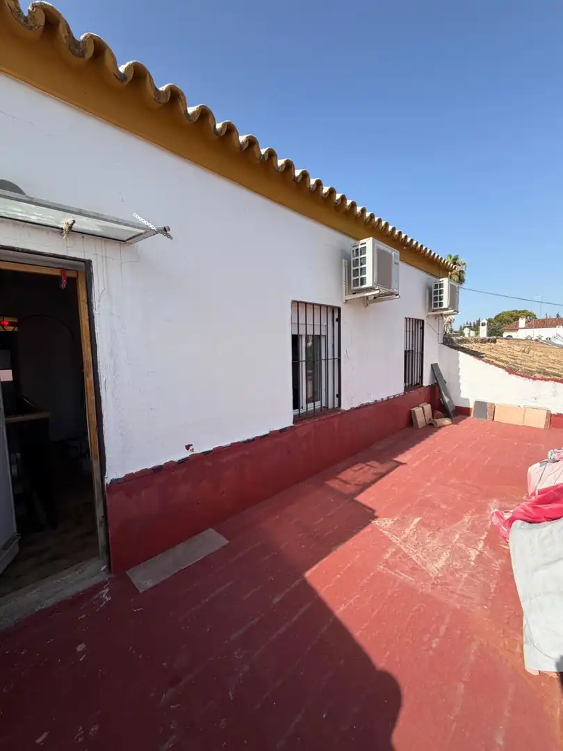 Vista exterior de Casa adosada en venda en Mairena del Aljarafe