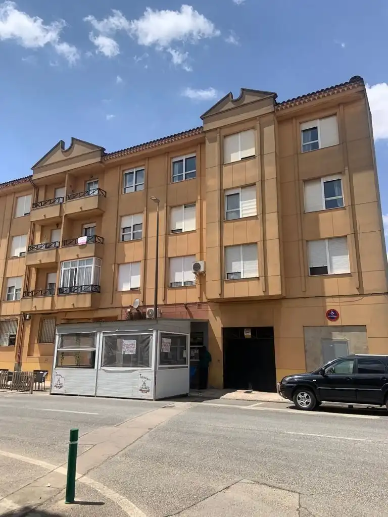 Vista exterior de Piso en venta en Villarrobledo