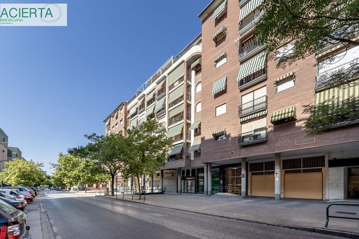 Vista exterior de Pis en venda en  Granada Capital amb Aire condicionat i Terrassa