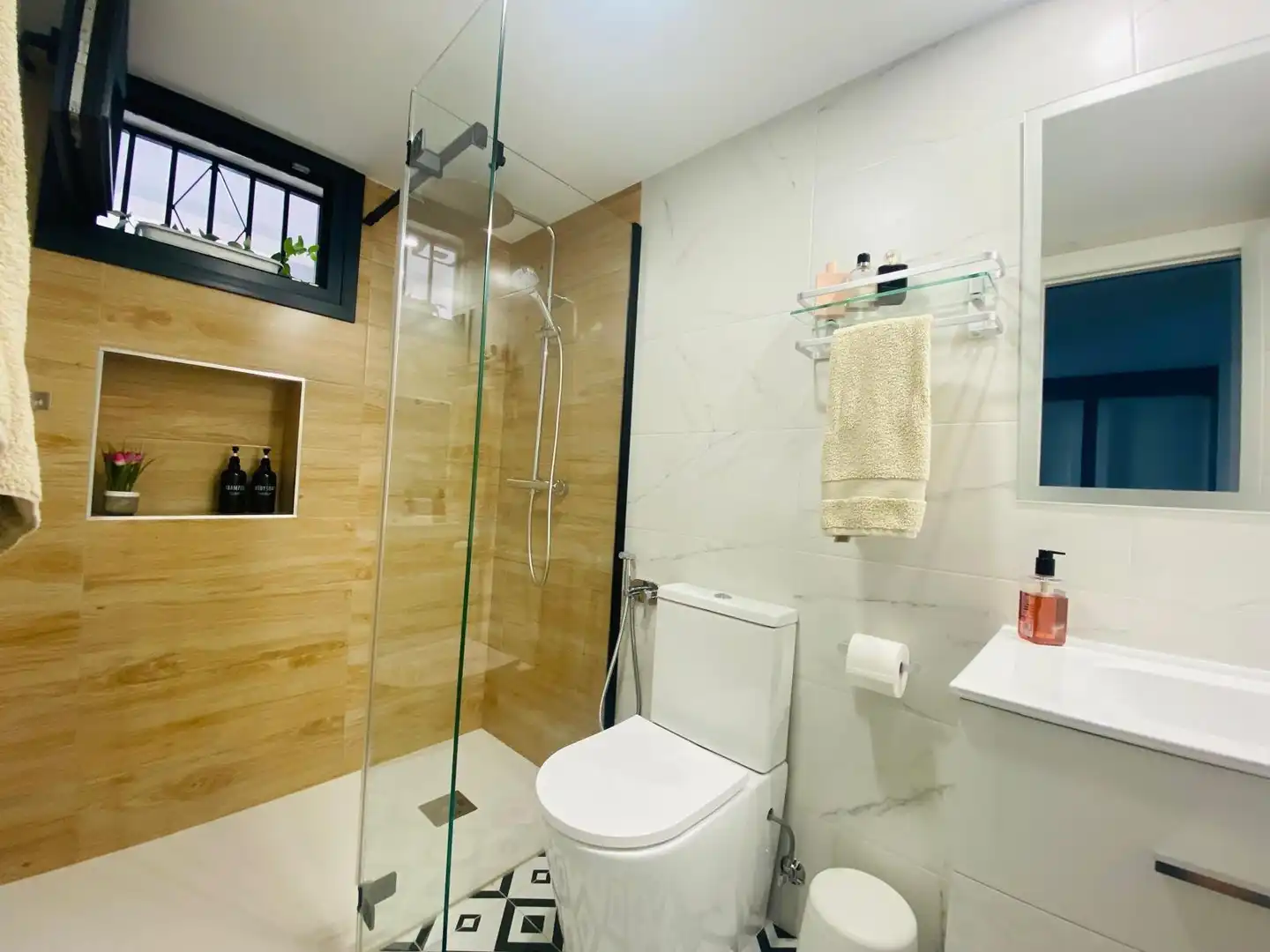 Badezimmer von Wohnung zur Miete in Villa de Otura mit Klimaanlage und Möbliert