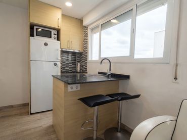 Mini appartamento con balcone in affitto a Avinguda Maresme