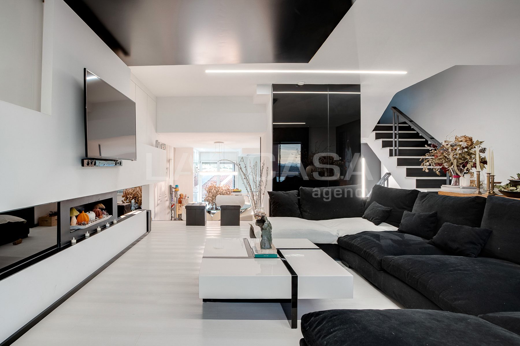 Sala de estar de Casa adosada en venta en La Roca del Vallès con Calefacción, Parquet y Terraza