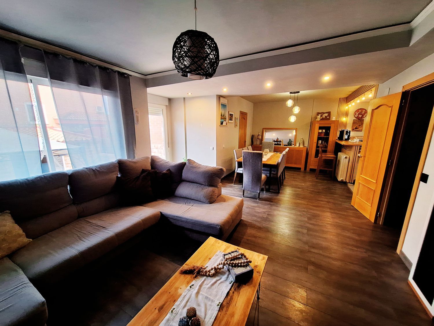 Sala d'estar de Casa o xalet en venda en Arroyomolinos (Madrid) amb Aire condicionat, Calefacció i Terrassa