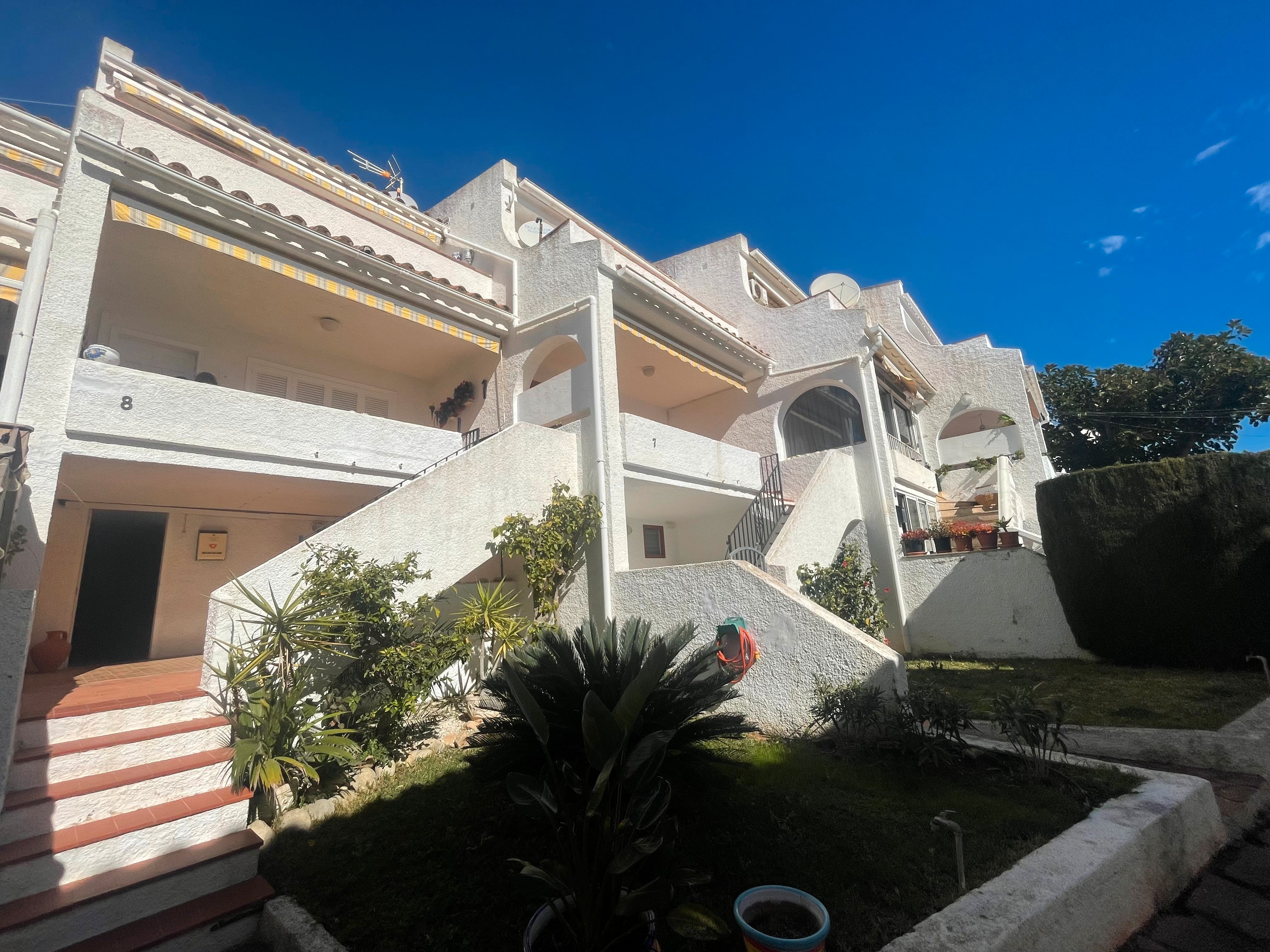 Vista exterior de Finca rústica en venda en Alcalà de Xivert amb Jardí privat, Terrassa i Traster