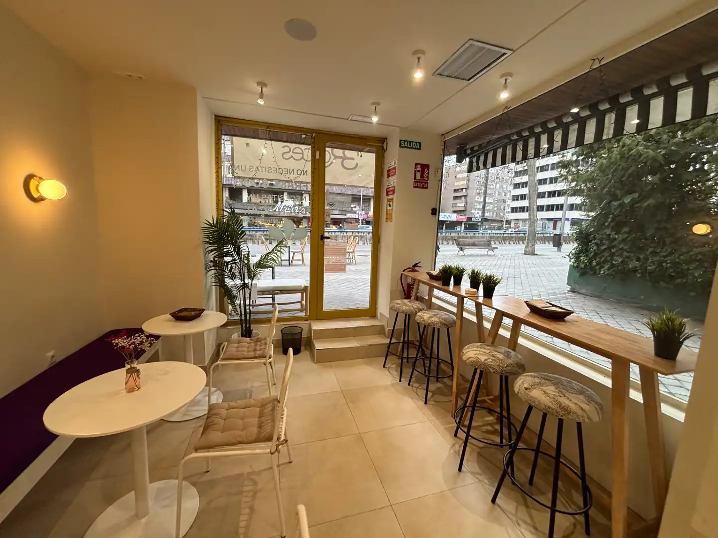 Local en traspaso en Madrid con Aire acondicionado, Terraza y Internet
