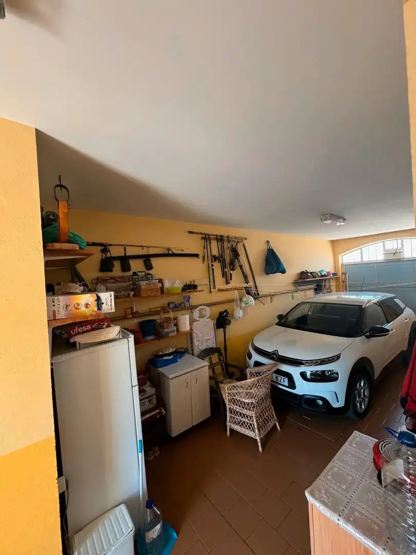 Parking de Casa adosada en venta en Valoria la Buena con Calefacción, Jardín privado y Parquet