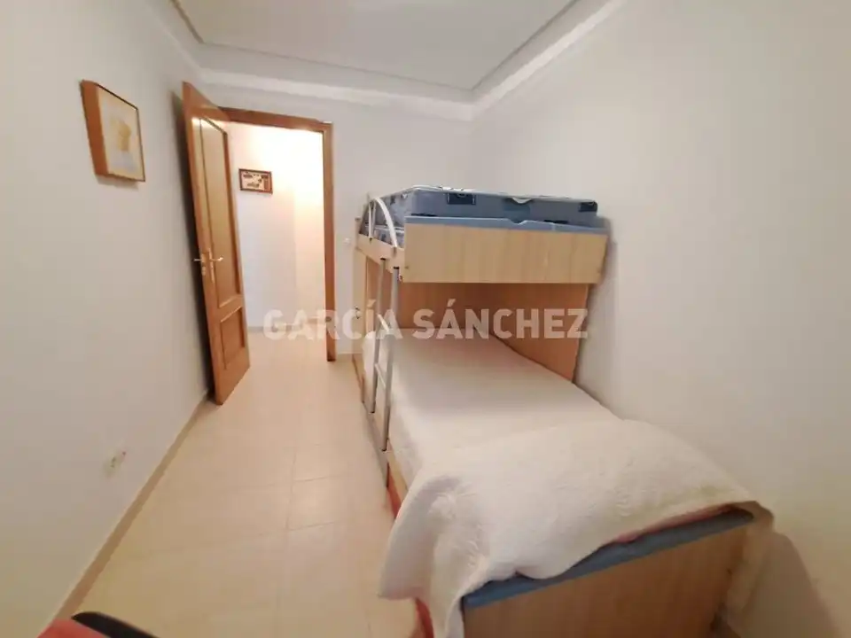 Habitación de Apartamento en venta en Boiro con Amueblado, Horno y Lavadora