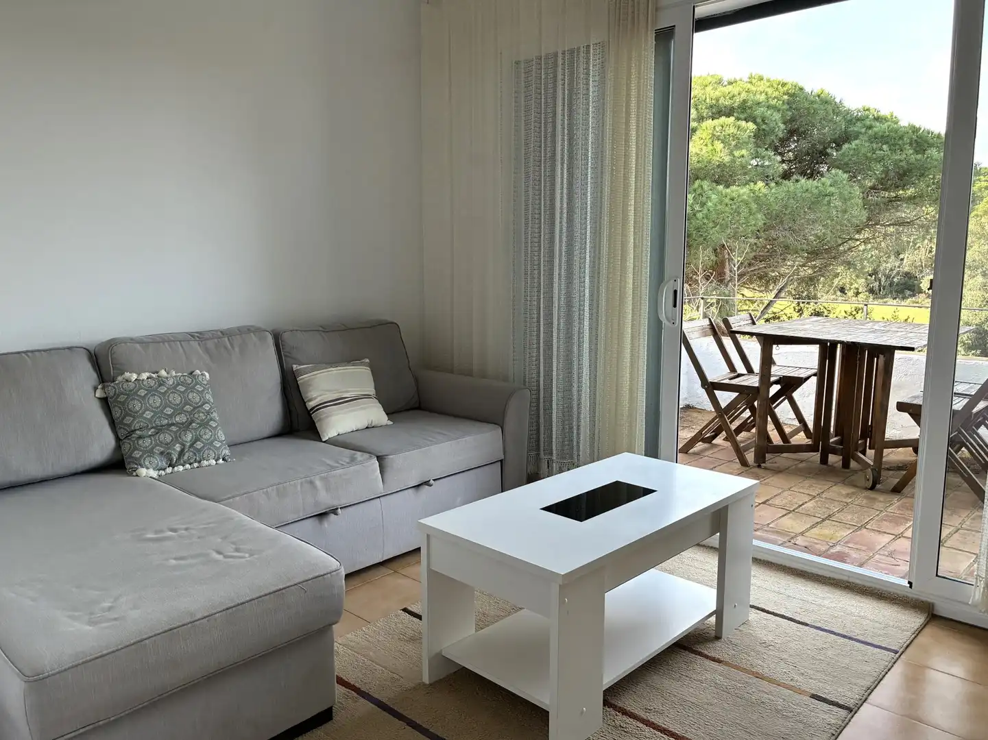 Sala d'estar de Estudi en venda en Palafrugell amb Aire condicionat, Terrassa i Piscina