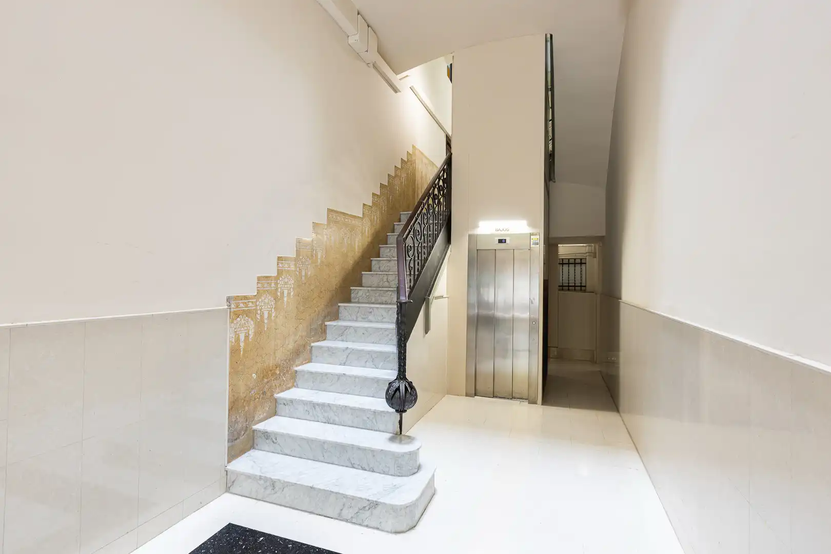 Wohnung zum Verkauf in Barcelona mit Balkon