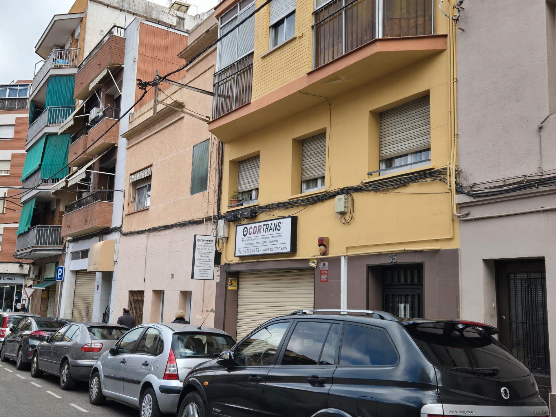 Vista exterior de Pis en venda en Santa Coloma de Gramenet amb Forn i Balcó