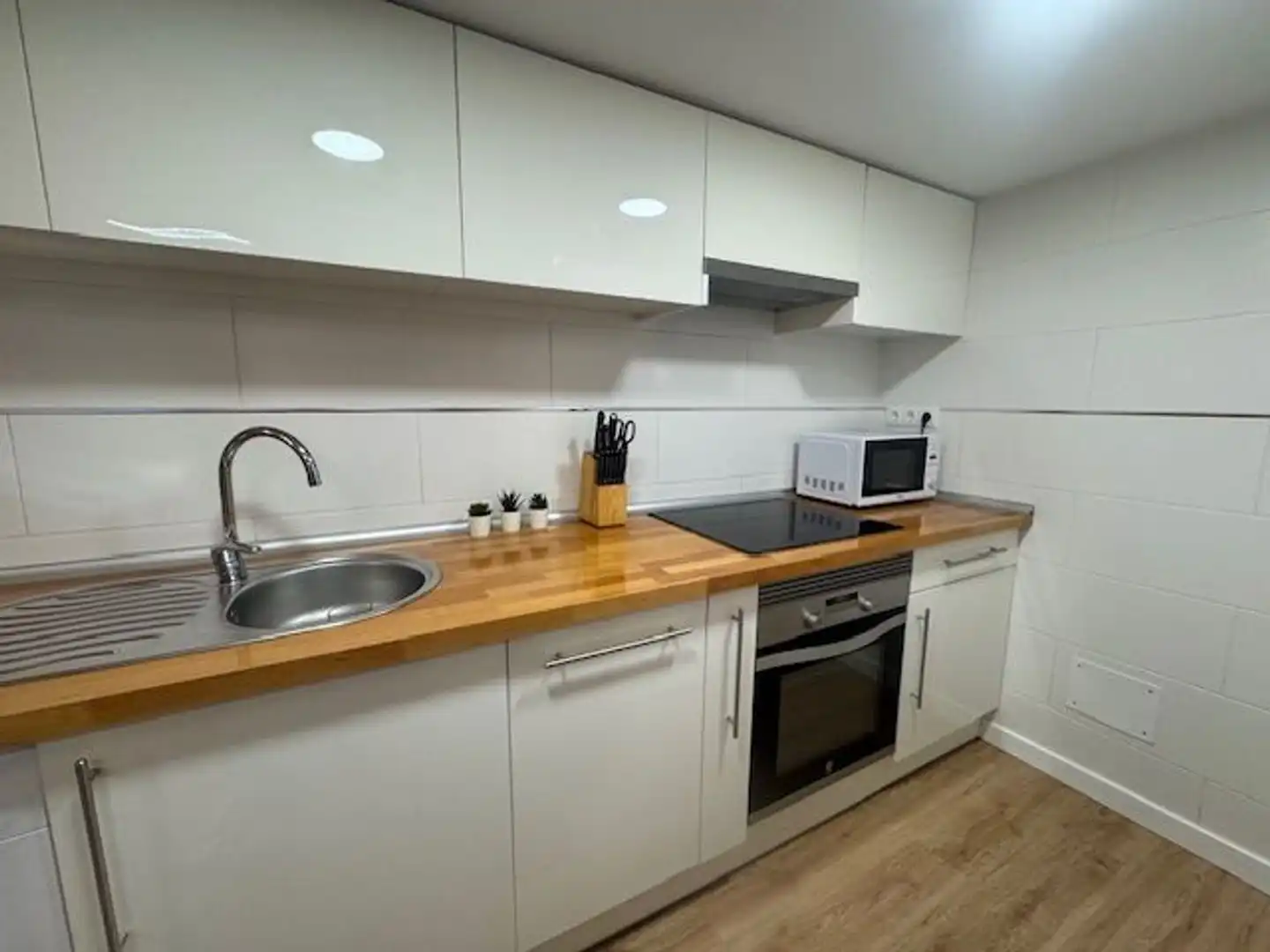 Cocina de Piso de alquiler en Madrid con Calefacción y Alarma