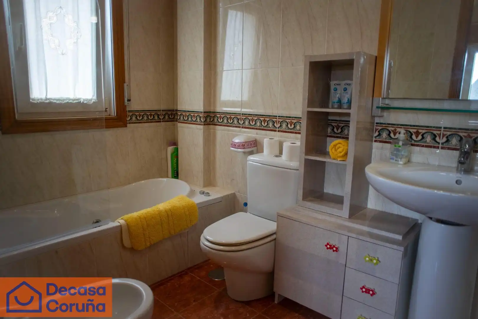 Baño de Casa o chalet de alquiler en Oleiros con Calefacción, Parquet y Terraza