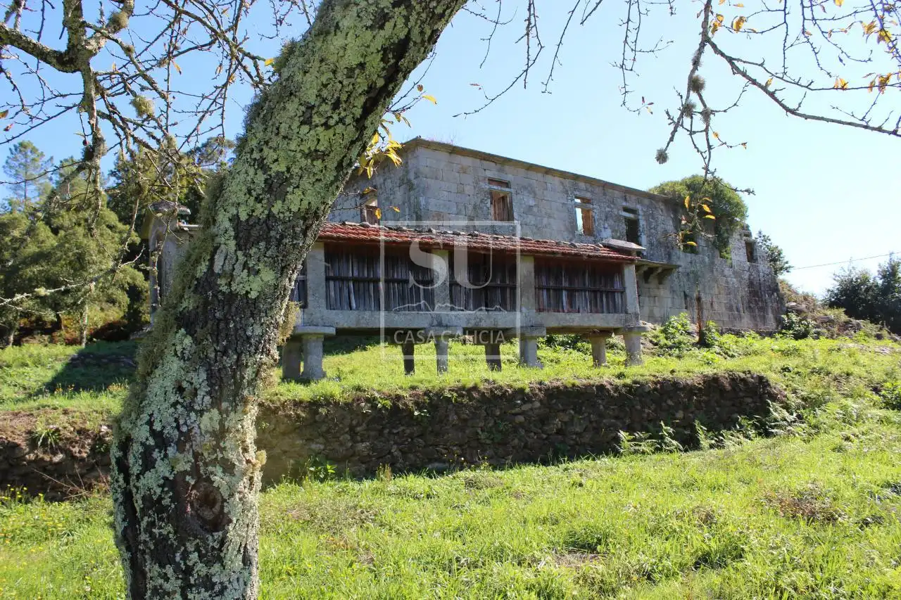 Casa rústica amb jardí en venda a As Neves