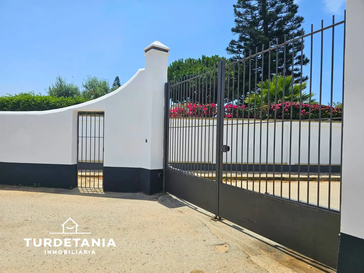 Vista exterior de Casa o chalet de alquiler en Chipiona con Aire acondicionado, Jardín privado y Amueblado