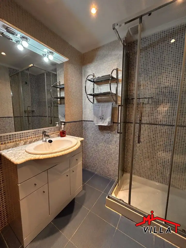 Baño de Piso en venta en Voto con Calefacción, Trastero y Amueblado