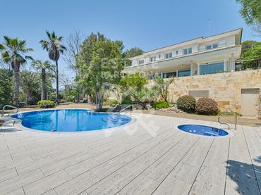 Casa amb piscina en venda a Can Girona - Terramar - Vinyet