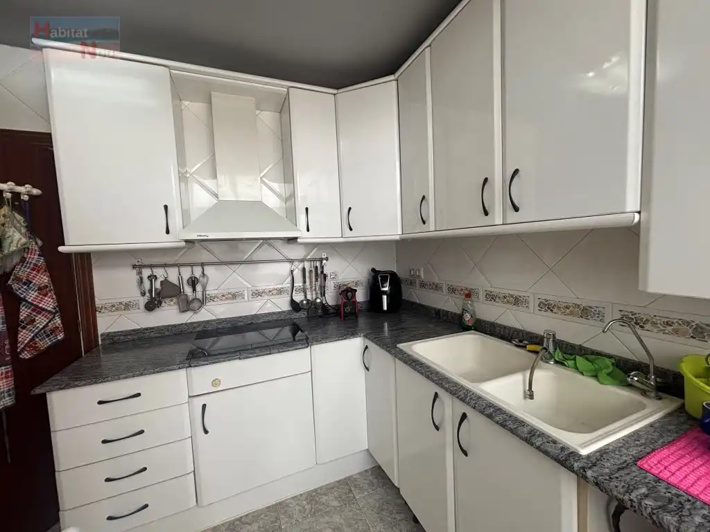 Kitchen of Flat for sale in La Bisbal del Penedès  with Air Conditioner and Oven