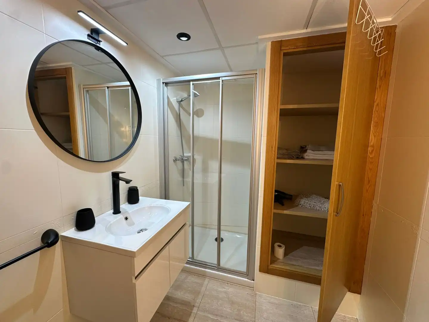 Badezimmer von Wohnung zur Miete in Vinaròs mit Klimaanlage, Heizung und Möbliert
