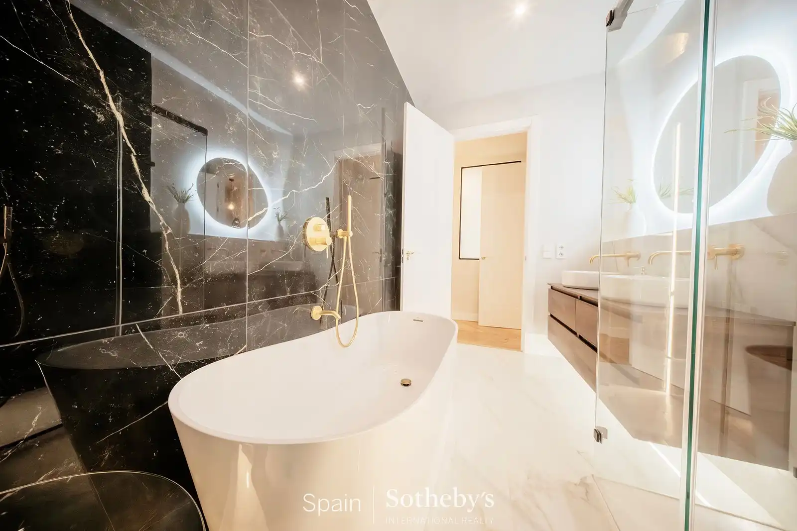 Bathroom of Apartments for sale in Madrid  with Air Conditioner and Heating