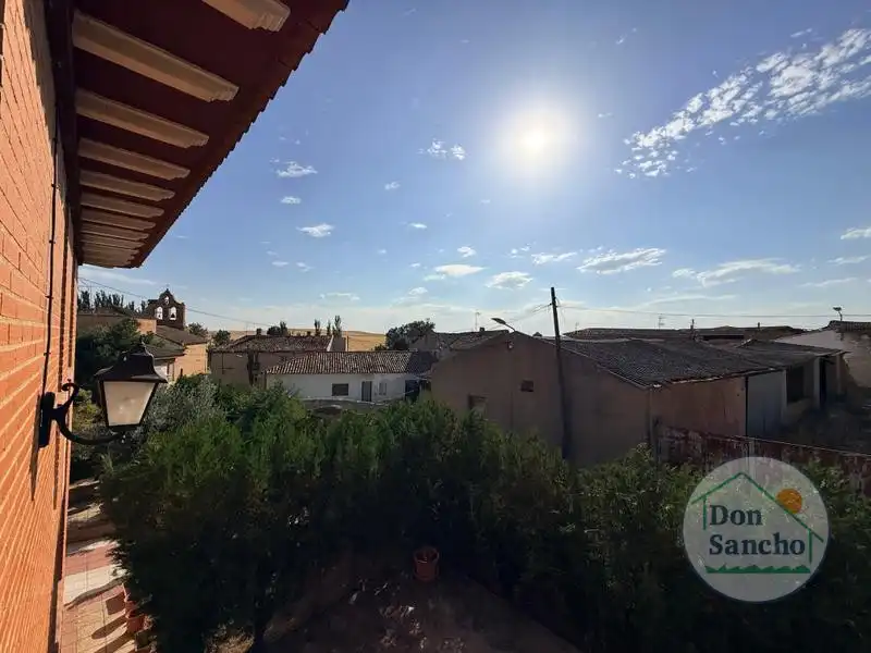 Vista exterior de Casa o chalet en venta en Cabezón de Valderaduey con Calefacción