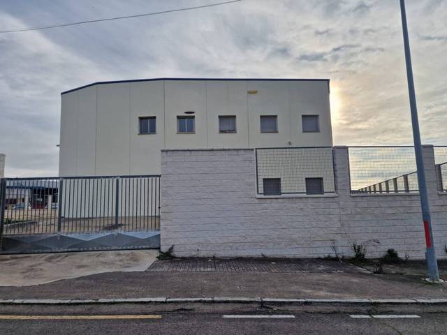 Nave industrial en Venta en Calle Calle De Las Hurdes en Coria