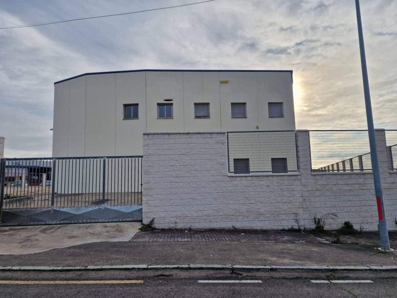 Exterior view of Industrial buildings for sale in Coria