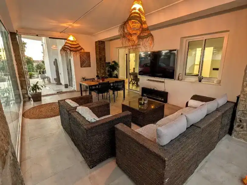 Sala d'estar de Casa o xalet en venda en Alcalá de Guadaira amb Aire condicionat, Piscina i Balcó