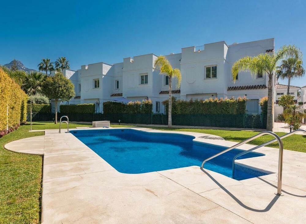 Swimming pool of Single-family semi-detached for sale in Marbella  with Air Conditioner, Private garden and Terrace