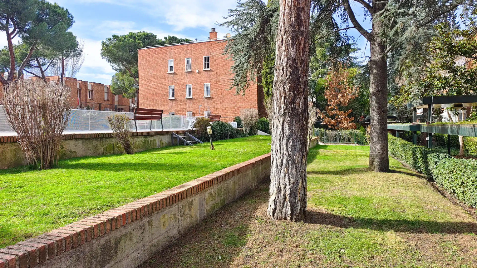 Vista exterior de Piso en venta en Madrid con Aire acondicionado, Calefacción y Jardín privado
