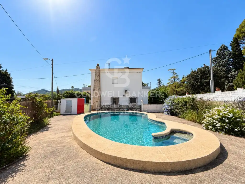 Vista exterior de Casa o chalet en venta en Oliva con Aire acondicionado, Terraza y Piscina