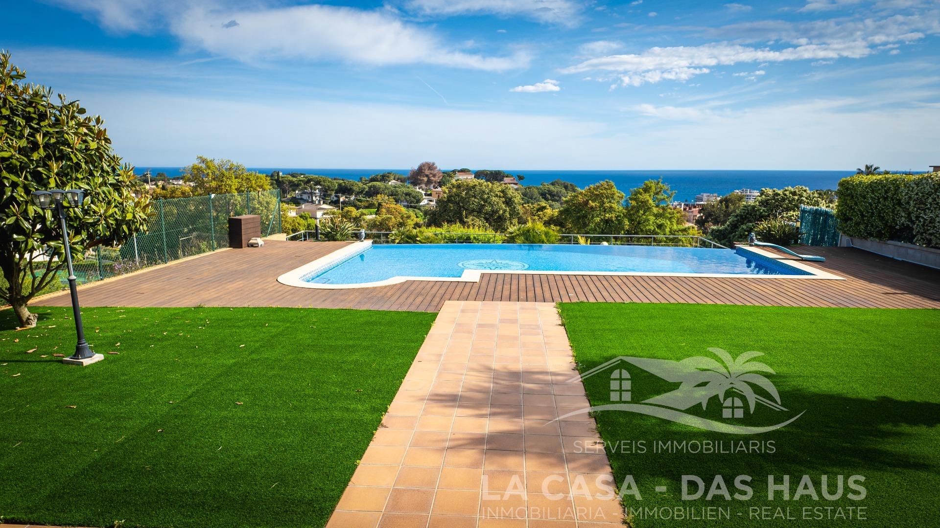 Piscina de Casa o xalet en venda en Lloret de Mar amb Calefacció, Jardí privat i Terrassa