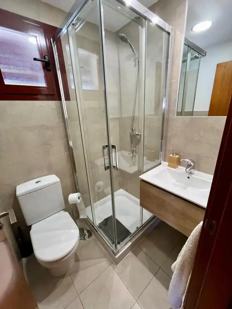 Bany de Casa o xalet en venda en Montequinto amb Aire condicionat, Piscina i Balcó