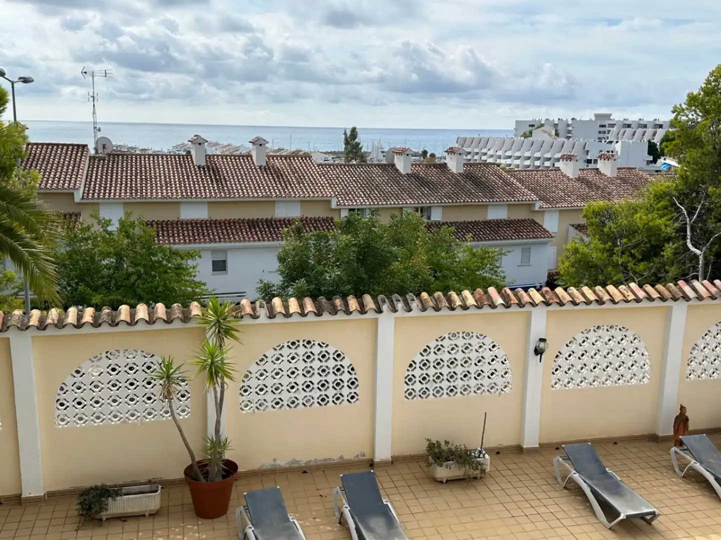 Vista exterior de Casa o xalet en venda en Alcalà de Xivert amb Aire condicionat, Calefacció i Jardí privat